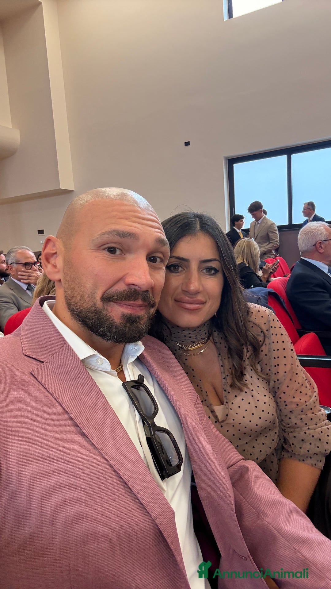 Immagine della galleria {{count}}