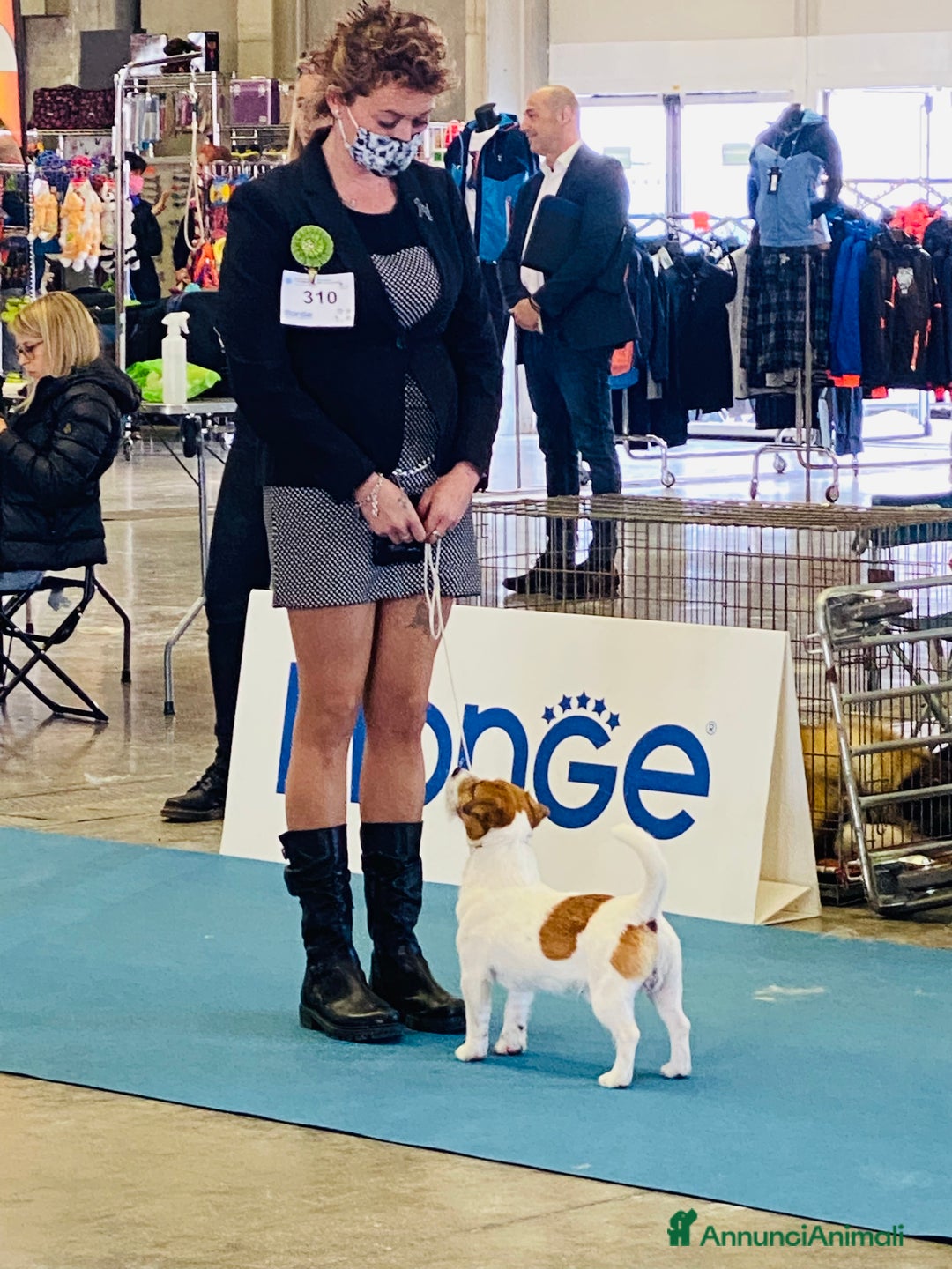 Immagine della galleria {{count}}