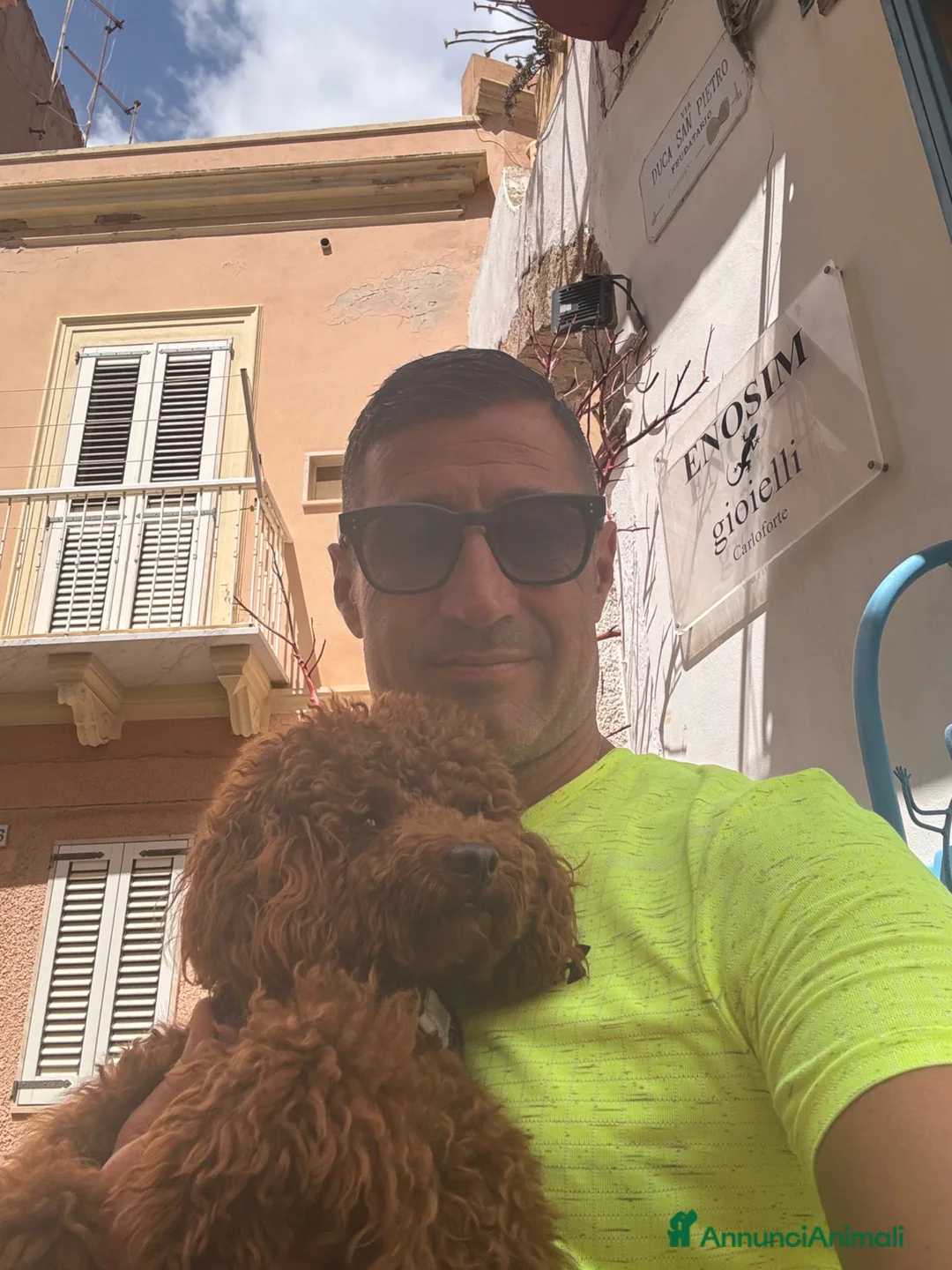 Immagine della galleria {{count}}