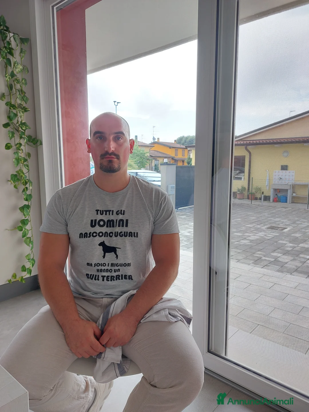 Immagine della galleria {{count}}